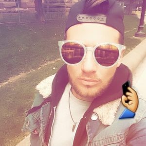 Meet your Posher, Adam